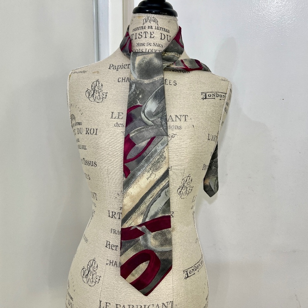 VINTAGE PIRELLI MENS TIE GRAY BLUE BURGUNDY GOLD 100% SILK